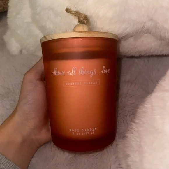 Rose Candle “Above All Things Love” Rose Garden 8 oz 227 gram Never been lit. - Picture 5 of 6